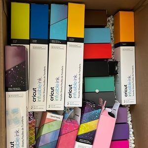 NWT- Cricut Infusible Ink Bundle